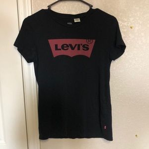 Cute levi’s tee